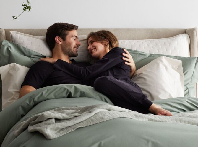https://www.thecompanystore.com/dw/image/v2/BJVF_PRD/on/demandware.static/-/Sites-TCS-Library/default/dw2310e863/images/blog/tips-for-choosing-your-comforter-color/Rectanglem.jpg