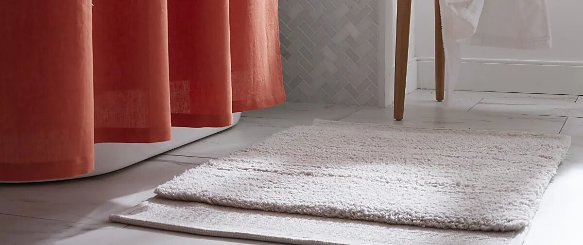 https://www.thecompanystore.com/dw/image/v2/BJVF_PRD/on/demandware.static/-/Sites-TCS-Library/default/dw8ae2749f/images/blog/how-to-choose-a-bath-mat-or-rug/bathroom_mat_floor.jpeg